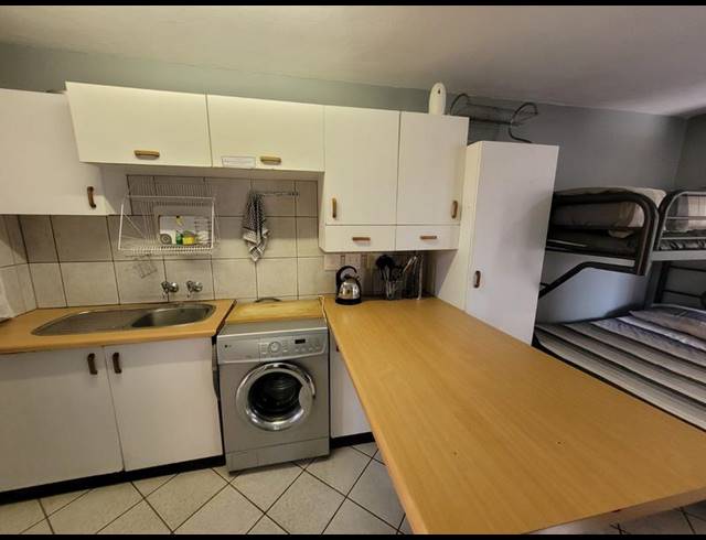 1 BEDROOM PROPERTY TO RENT IN UVONGO BEACH